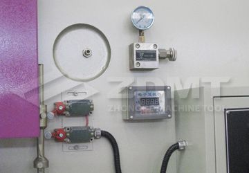 上滑塊行程電動調(diào)節(jié)，數(shù)字顯示.jpg
