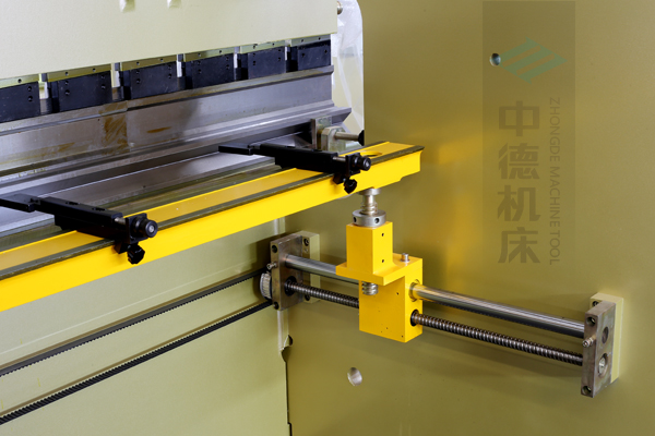 ZDP-10032高精度x軸結(jié)構(gòu)，采用滾珠絲桿，精度高無游隙，淬火高強度擋指，并有倒三角鎖卡裝置不掉落.jpg