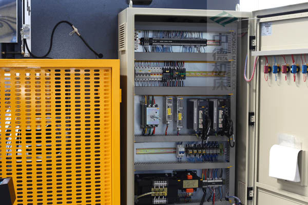 ZDPE10025-ESTUN原廠適配電氣箱總成，抗干擾能力強，電氣運行穩(wěn)定.jpg