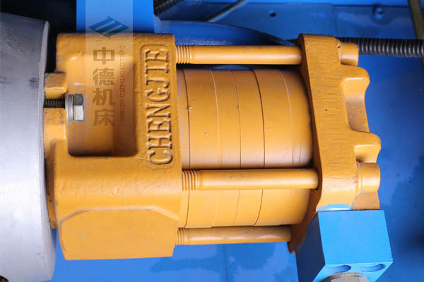 ZDPK-4015采用國(guó)內(nèi)一流品牌電機(jī)及油泵，動(dòng)力強(qiáng)勁，噪音低.jpg